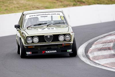 70;10-April-2009;1976-Alfa-Romeo-Alfetta;Australia;Bathurst;David-Wong;FOSC;Festival-of-Sporting-Cars;Improved-Production;Mt-Panorama;NSW;New-South-Wales;auto;motorsport;racing;super-telephoto