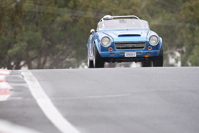 121;11-April-2009;1969-Datsun-2000-Sports;32608H;Australia;Bathurst;Danny-Castro;FOSC;Festival-of-Sporting-Cars;Mt-Panorama;NSW;New-South-Wales;Regularity;auto;motorsport;racing;super-telephoto