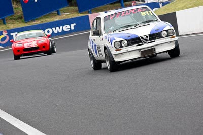 811;11-April-2009;1977-Alfa-Romeo-Alfasud-Ti;Australia;Bathurst;FOSC;Festival-of-Sporting-Cars;Marque-and-Production-Sports;Mt-Panorama;NSW;New-South-Wales;Phil-Whalley;auto;motorsport;racing;telephoto