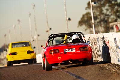 90;1992-Mazda-MX‒5;25-July-2009;Australia;FOSC;Faulkner;Festival-of-Sporting-Cars;Marque-Sports;Mazda-MX‒5;Mazda-MX5;Mazda-Miata;NSW;Narellan;New-South-Wales;Oran-Park-Raceway;Production-Sports-Cars;auto;motorsport;racing;super-telephoto