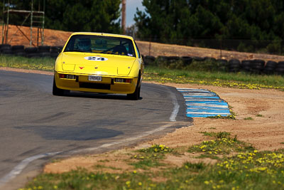 24;1977-Porsche-924;30-October-2009;Australia;FOSC;Festival-of-Sporting-Cars;Group-S;NSW;New-South-Wales;Sports-Cars;Wakefield-Park;auto;classic;historic;motorsport;racing;super-telephoto;vintage