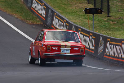 44;1972-Volvo-164-E;3-April-2010;Australia;Bathurst;FOSC;Festival-of-Sporting-Cars;Historic-Touring-Cars;Mt-Panorama;NSW;New-South-Wales;Vince-Harmer;auto;classic;motorsport;racing;super-telephoto;vintage