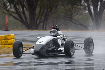 32;29-May-2010;Australia;Formula-Ford;Jon-Mills;Morgan-Park-Raceway;QLD;Queensland;Van-Dieman-RF04;Warwick;auto;motorsport;racing;super-telephoto