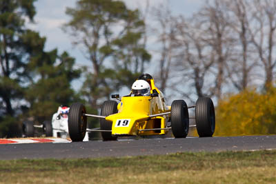 19;19;22-April-2011;Australia;Bathurst;Bathurst-Motor-Festival;Formula-Ford;Mt-Panorama;NSW;New-South-Wales;Open-Wheeler;Peter-Grant;Van-Diemen-RF86;auto;motorsport;racing;super-telephoto