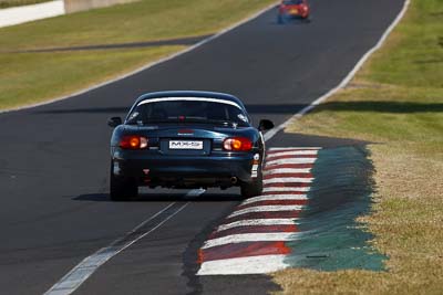 41;1998-Mazda-MX‒5;24-April-2011;Australia;Bathurst;Bathurst-Motor-Festival;Mazda-MX5;Mazda-Miata;Mt-Panorama;NSW;NSW-Road-Racing-Club;New-South-Wales;Regularity;Tony-King;auto;motorsport;racing;super-telephoto